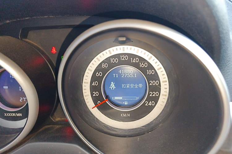 Used Bestune X80 2013 2.0L automatic comfort version Odometer Close Up