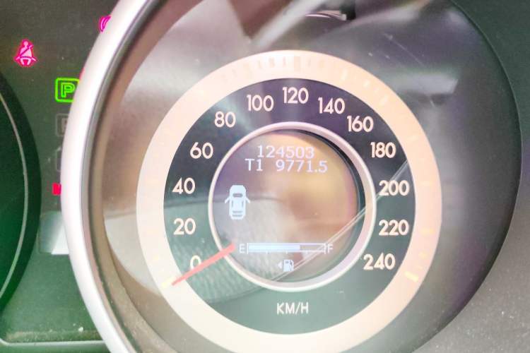 Used Bestune X80 2013 2.0L automatic luxury version Odometer Close Up