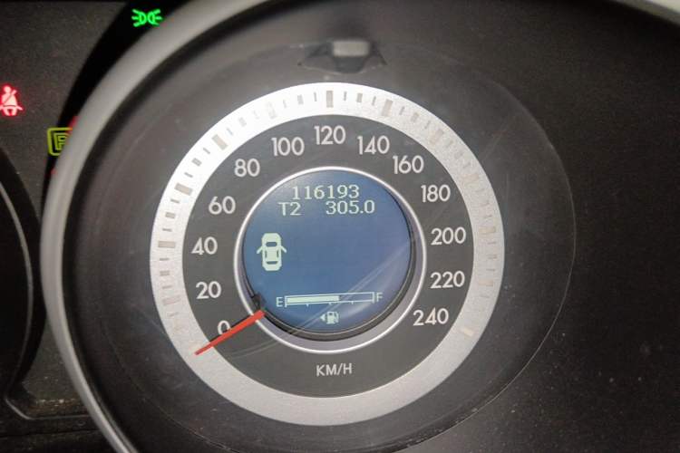 Used Bestune X80 2013 2.0L automatic luxury version Odometer Close Up