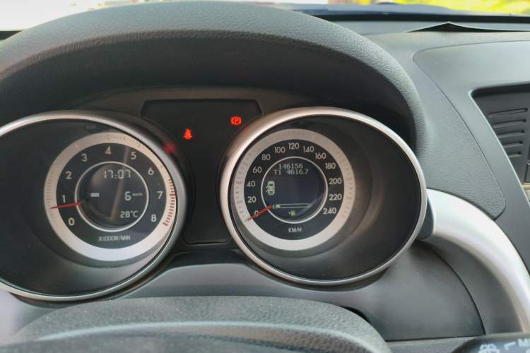 Used Bestune X80 2013 2.0L manual luxury version Odometer Close Up