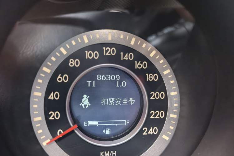 Used Bestune X80 2013 2.0L automatic luxury version Odometer Close Up