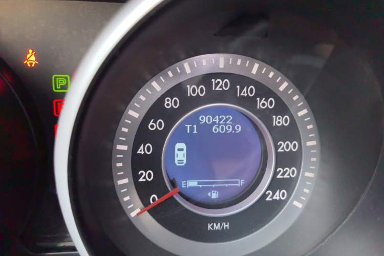 Used Bestune X80 2013 2.0L automatic comfort version Odometer Close Up