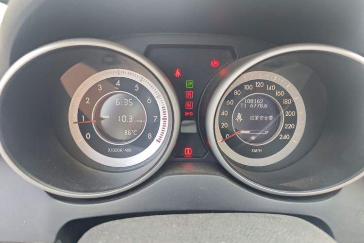 Used Bestune X80 2013 2.0L automatic comfort version Odometer Close Up
