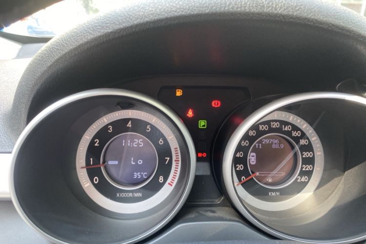 Used Bestune X80 2013 2.0L automatic luxury version Odometer Close Up