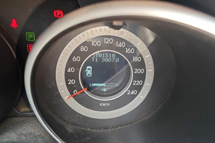 Used Bestune X80 2013 2.0L automatic comfort version Odometer Close Up