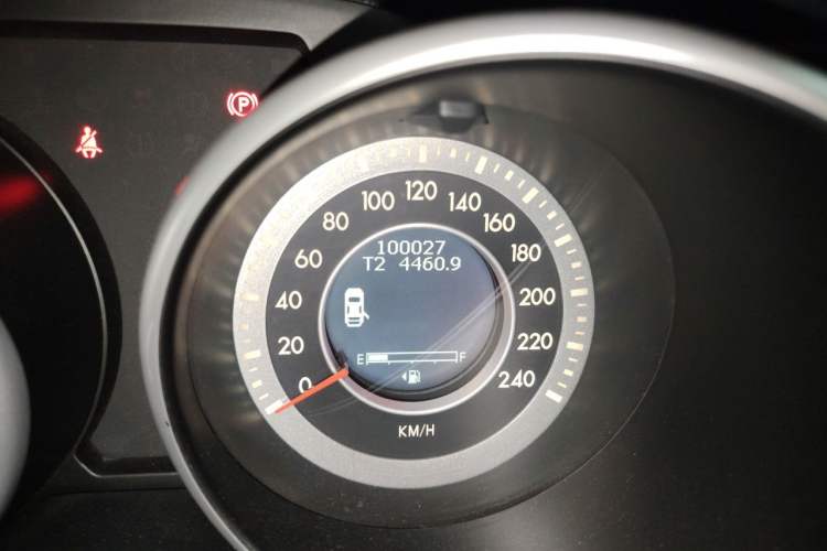 Used Bestune X80 2013 2.0L manual luxury version Odometer Close Up