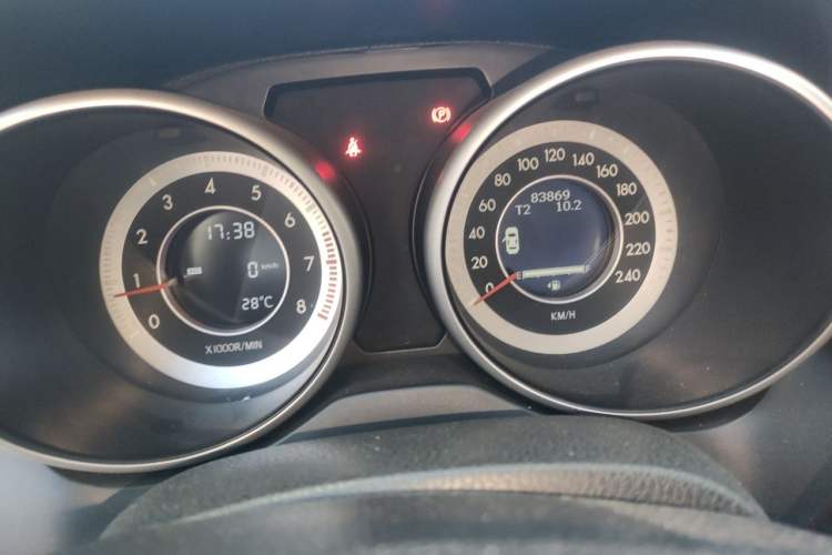 Used Bestune X80 2013 2.0L manual luxury version Odometer Close Up