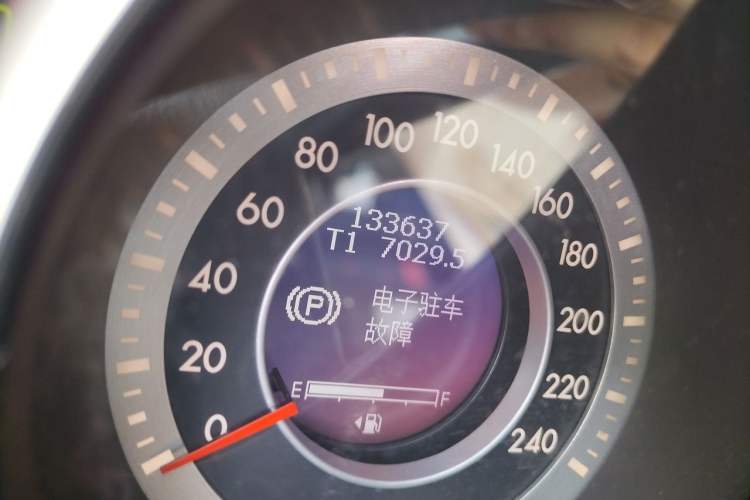 Used Bestune X80 2013 2.0L automatic comfort version Odometer Close Up