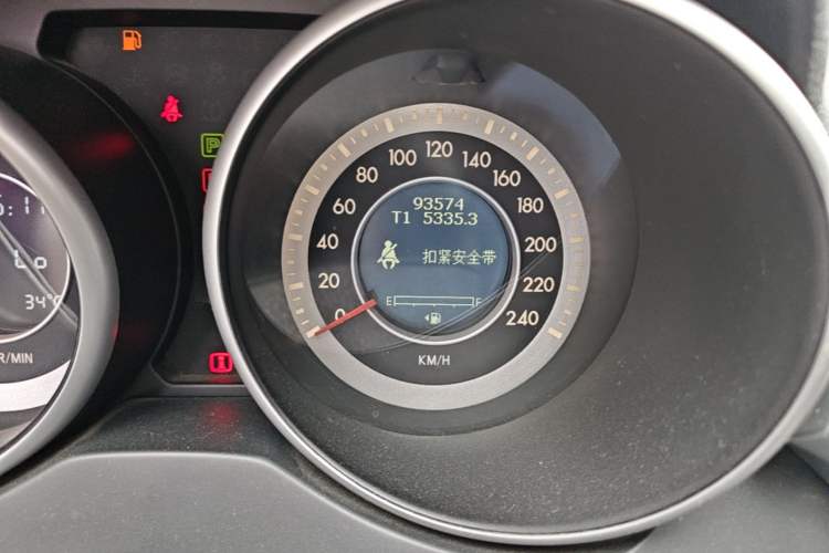 Used Bestune X80 2013 2.0L automatic luxury version Odometer Close Up