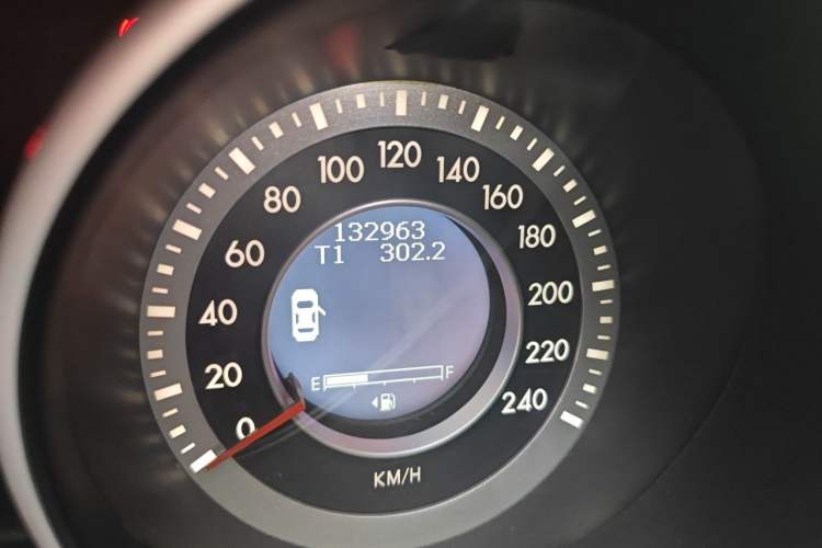Used Bestune X80 2013 2.0L manual luxury version Odometer Close Up