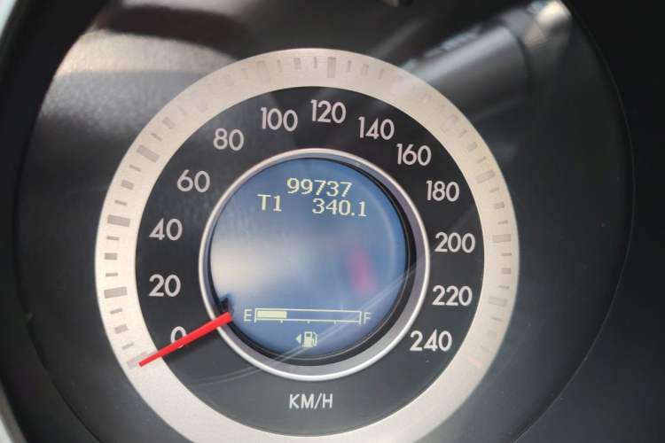 Used Bestune X80 2013 2.0L automatic comfort version Odometer Close Up