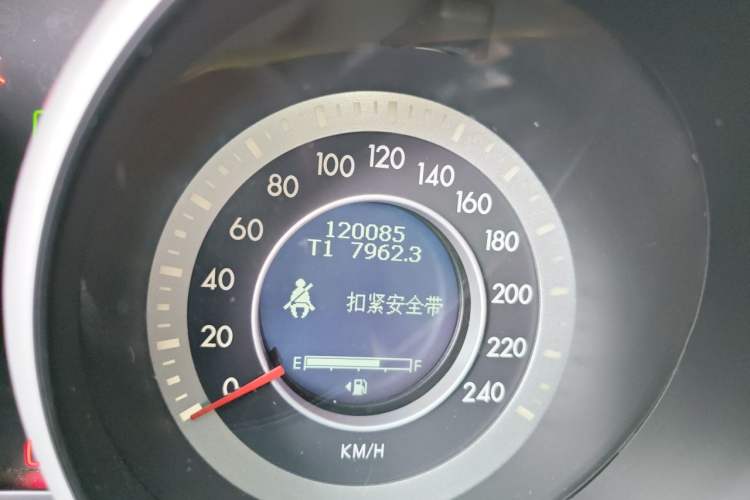 Used Bestune X80 2013 2.0L automatic luxury version Odometer Close Up