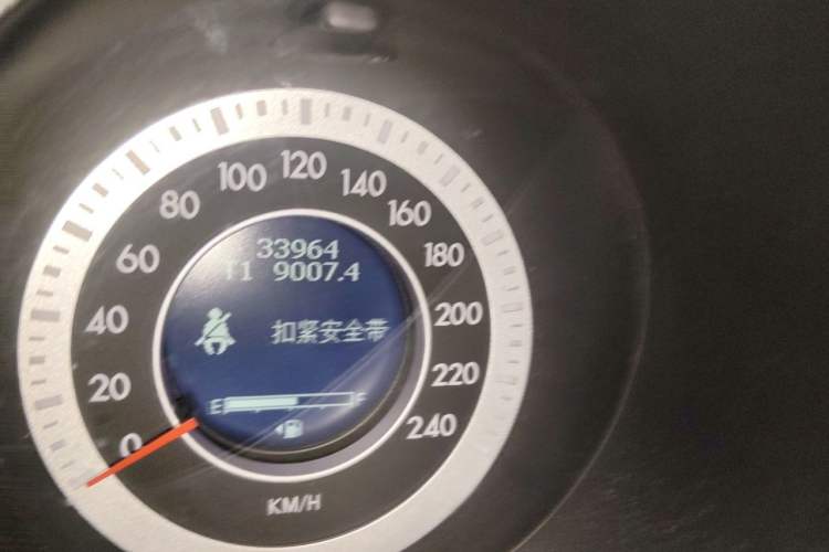 Used Bestune X80 2013 2.0L automatic luxury version Odometer Close Up