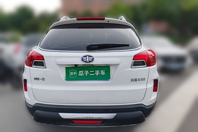 Used Bestune X80 2013 2.0L automatic comfort version Rear