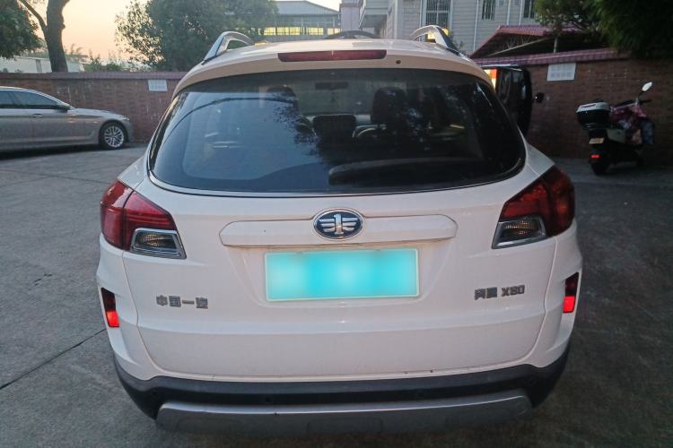 Used Bestune X80 2013 2.0L automatic luxury version Rear