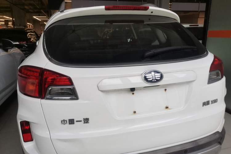 Used Bestune X80 2013 2.0L automatic luxury version Rear