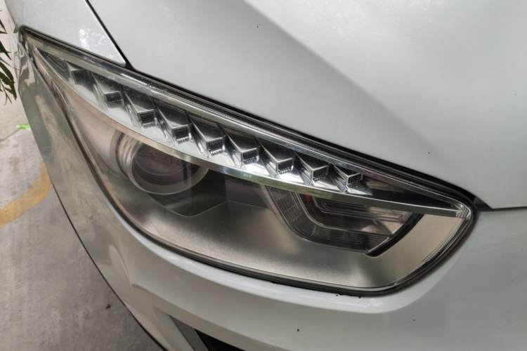 Used Bestune X80 2013 2.0L manual luxury version Right Front Headlight