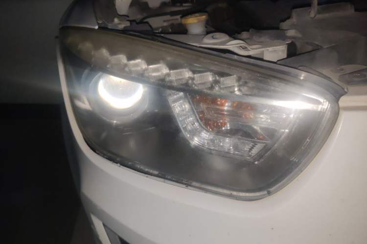 Used Bestune X80 2013 2.0L manual luxury version Right Front Headlight