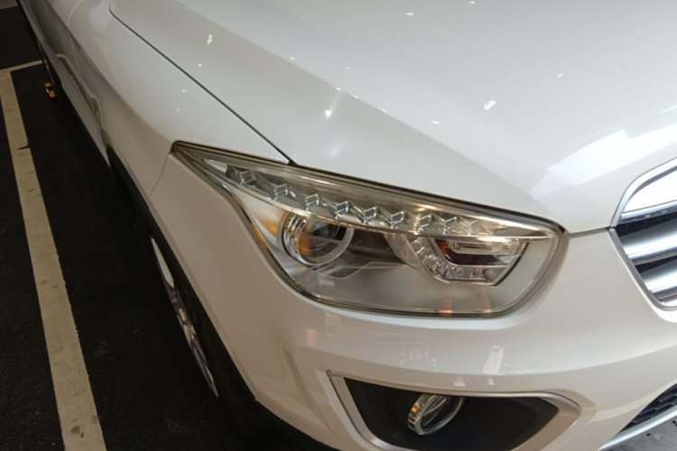 Used Bestune X80 2013 2.0L automatic comfort version Right Front Headlight