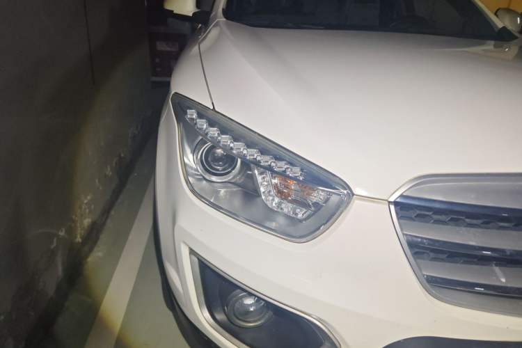 Used Bestune X80 2013 2.0L automatic comfort version Right Front Headlight