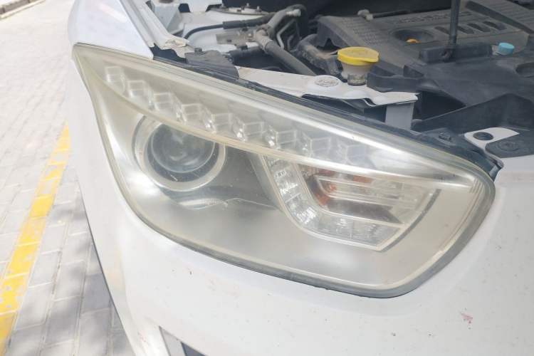Used Bestune X80 2013 2.0L automatic luxury version Right Front Headlight