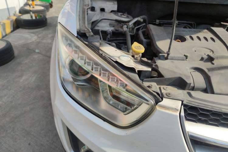 Used Bestune X80 2013 2.0L automatic comfort version Right Front Headlight