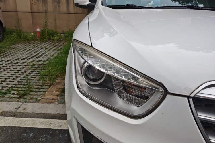 Used Bestune X80 2013 2.0L automatic luxury version Right Front Headlight