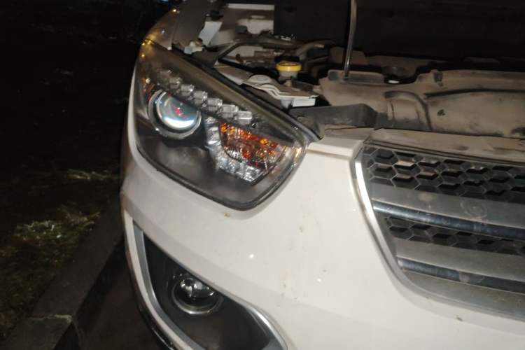 Used Bestune X80 2013 2.0L automatic luxury version Right Front Headlight