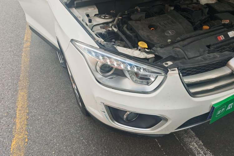 Used Bestune X80 2013 2.0L automatic luxury version Right Front Headlight