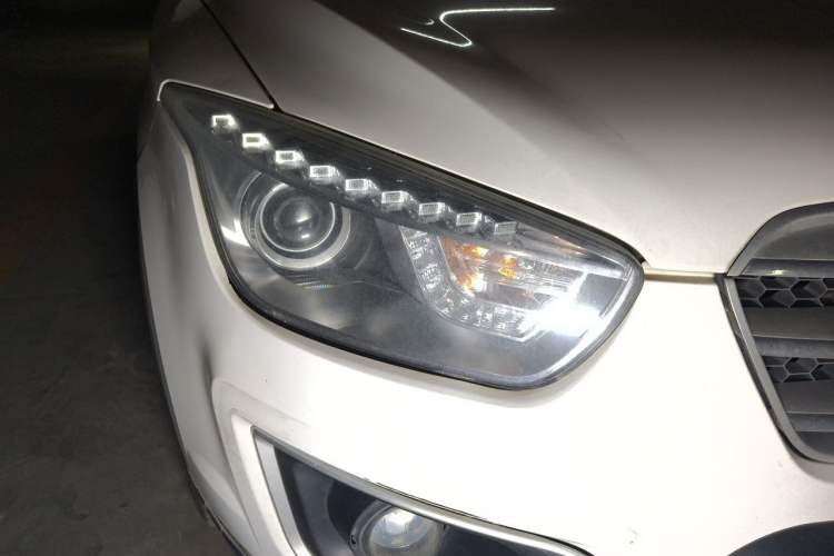Used Bestune X80 2013 2.0L automatic luxury version Right Front Headlight