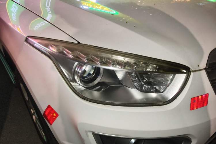 Used Bestune X80 2013 2.0L automatic comfort version Right Front Headlight