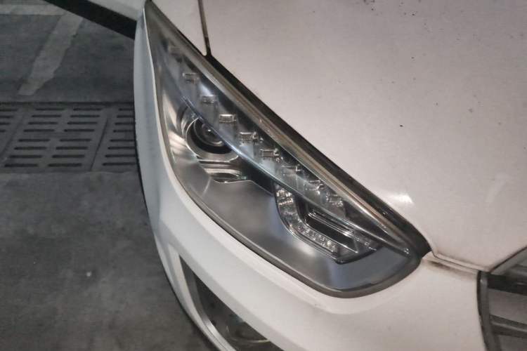 Used Bestune X80 2013 2.0L automatic comfort version Right Front Headlight