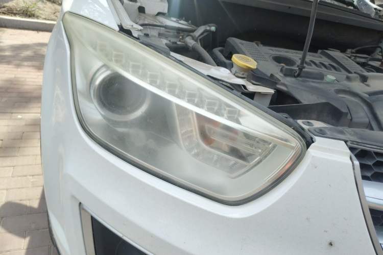 Used Bestune X80 2013 2.0L automatic luxury version Right Front Headlight