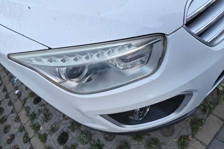 Used Bestune X80 2013 2.0L automatic comfort version Right Front Headlight