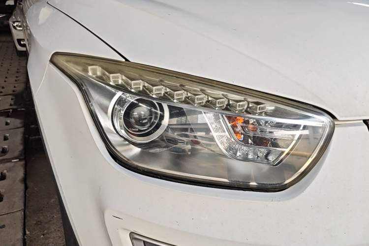 Used Bestune X80 2013 2.0L automatic comfort version Right Front Headlight