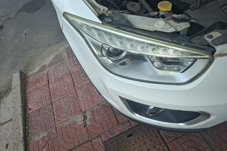 Used Bestune X80 2013 2.0L automatic comfort version Right Front Headlight