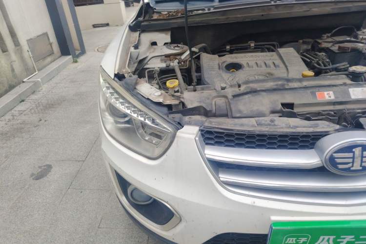 Used Bestune X80 2013 2.0L automatic luxury version Right Front Headlight