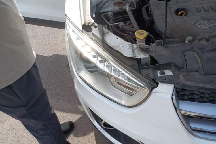 Used Bestune X80 2013 2.0L manual luxury version Right Front Headlight