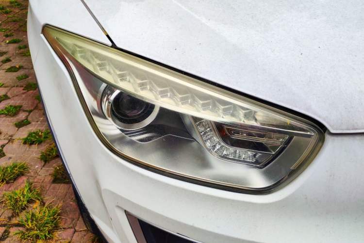 Used Bestune X80 2013 2.0L automatic luxury version Right Front Headlight