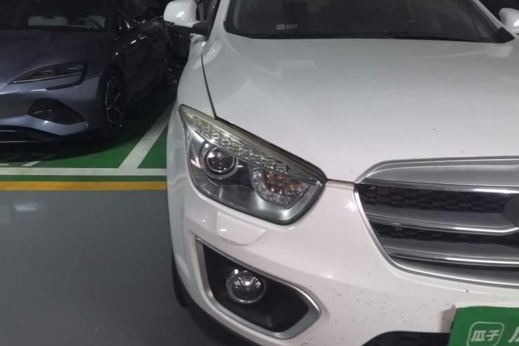 Used Bestune X80 2013 2.3L automatic flagship version Right Front Headlight