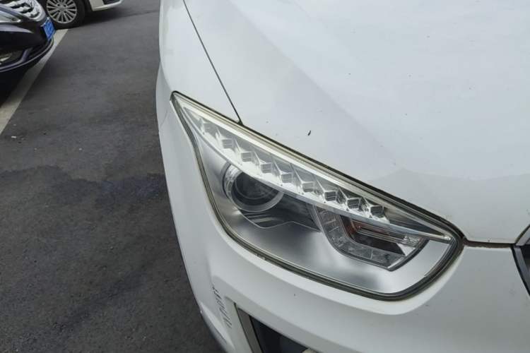 Used Bestune X80 2013 2.0L automatic comfort version Right Front Headlight