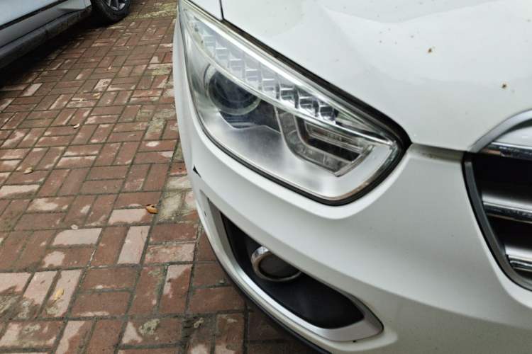 Used Bestune X80 2013 2.0L automatic luxury version Right Front Headlight