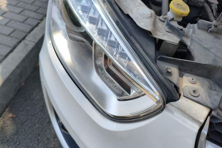 Used Bestune X80 2013 2.0L manual luxury version Right Front Headlight