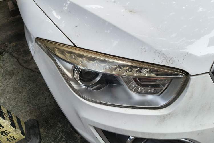 Used Bestune X80 2013 2.0L automatic comfort version Right Front Headlight