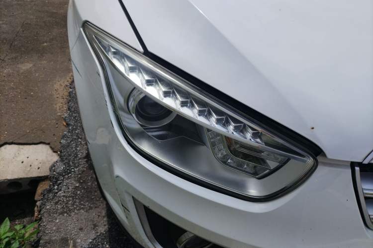 Used Bestune X80 2013 2.0L manual luxury version Right Front Headlight