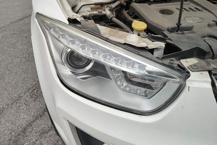 Used Bestune X80 2013 2.0L automatic luxury version Right Front Headlight