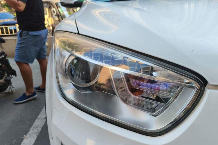 Used Bestune X80 2013 2.0L automatic comfort version Right Front Headlight