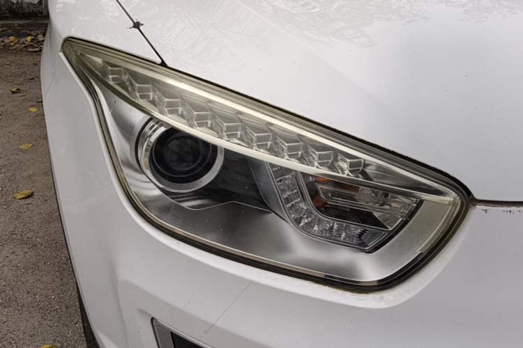 Used Bestune X80 2013 2.0L automatic luxury version Right Front Headlight