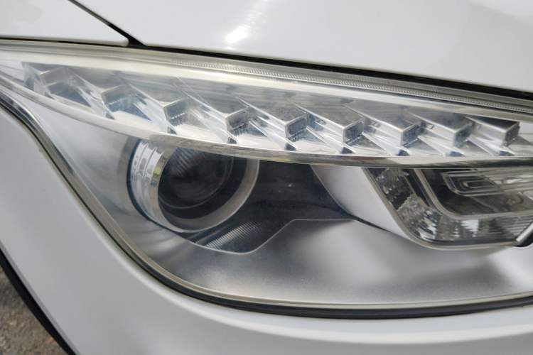 Used Bestune X80 2013 2.0L automatic comfort version Right Front Headlight