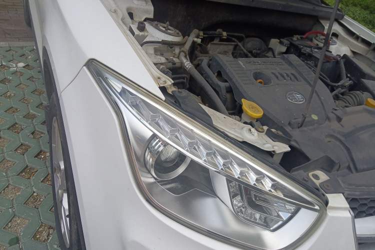 Used Bestune X80 2013 2.0L automatic luxury version Right Front Headlight
